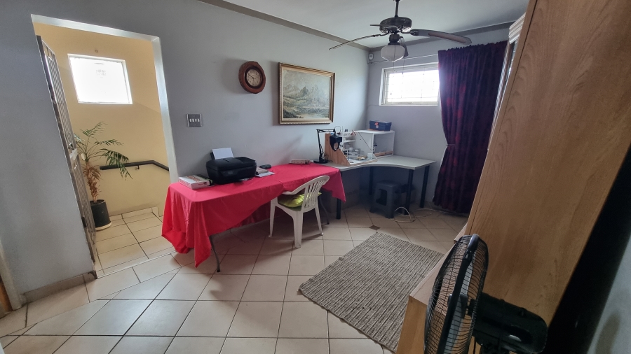 8 Bedroom Property for Sale in Die Bos Western Cape